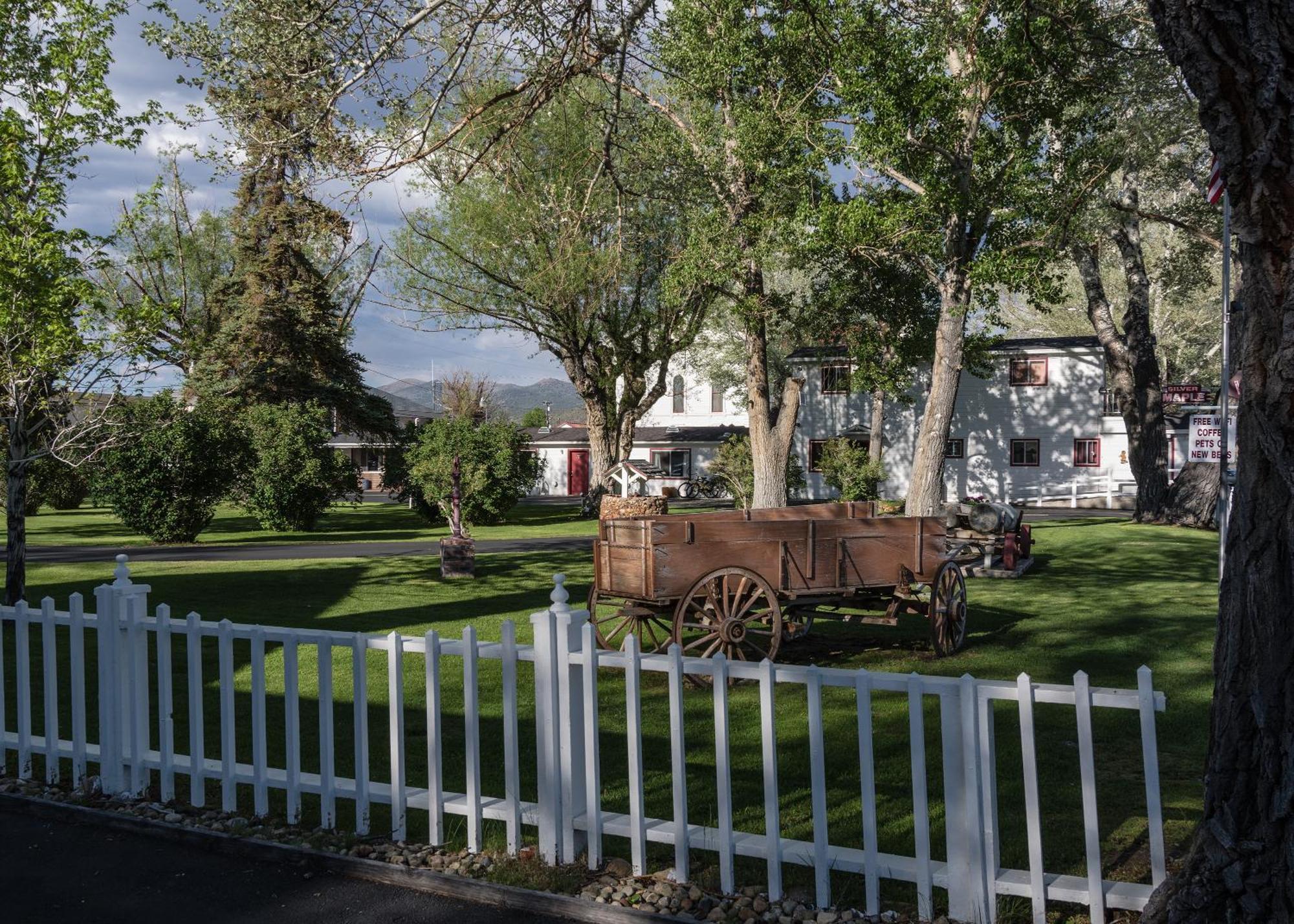 Silver Maple Inn And The Cain House Country Suites Bridgeport Exterior foto