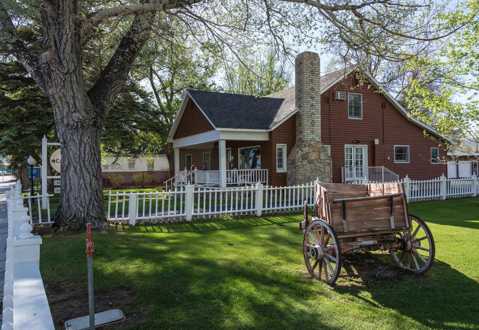 Silver Maple Inn And The Cain House Country Suites Bridgeport Exterior foto