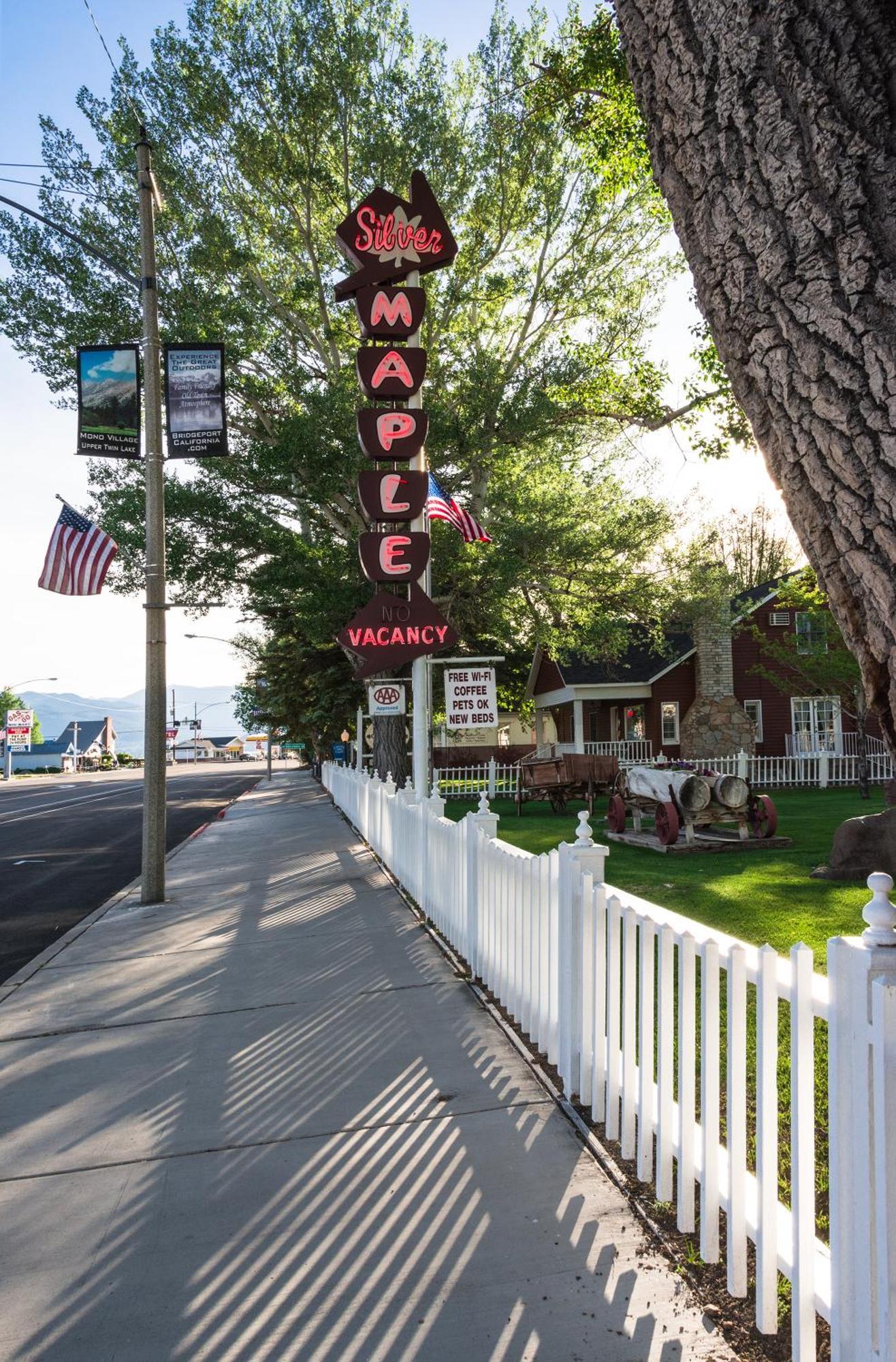 Silver Maple Inn And The Cain House Country Suites Bridgeport Exterior foto