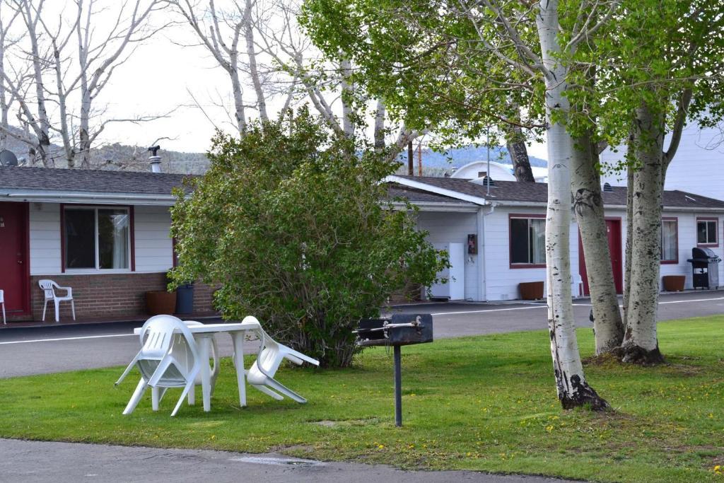 Silver Maple Inn And The Cain House Country Suites Bridgeport Exterior foto